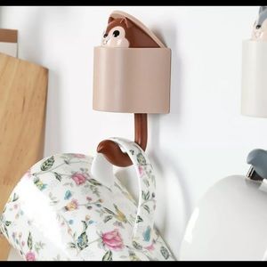 4 Count Kitchen Squirrel Shape Adhesive Hook Decoration Wall Hooks For Home Room